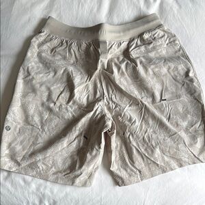 lululemon athletica Men's Cream Patterned Shorts